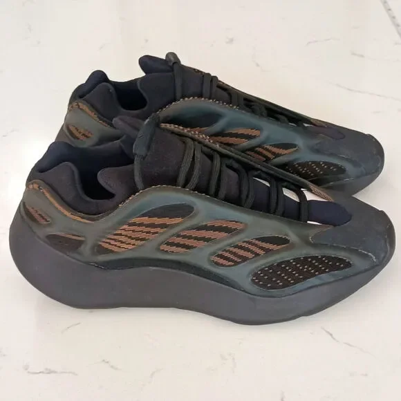 Adidas Yeezys Men's 700 V3's Clay Brown. Size 7 Men-8.5 W streetwear Athleisure - Picture 3 of 12